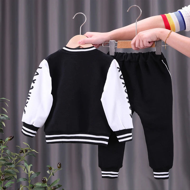**Conjunto de Ropa para Niños: Chaqueta de Tigre y Pantalones**