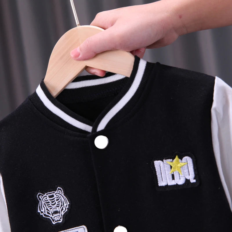 **Conjunto de Ropa para Niños: Chaqueta de Tigre y Pantalones**